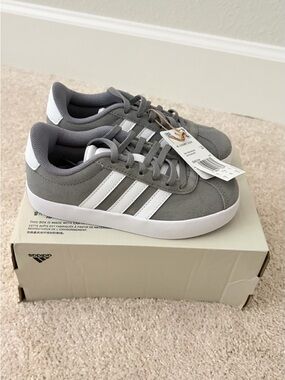 Kids VL Court 3.0 Adidas Gray & White Classic Sneaker